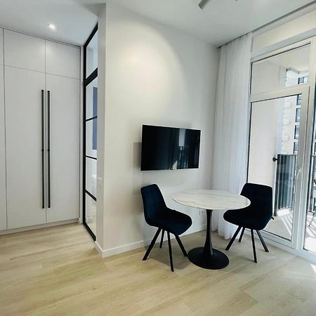 Modern Apartment In The Old Town Kyiv Exterior foto