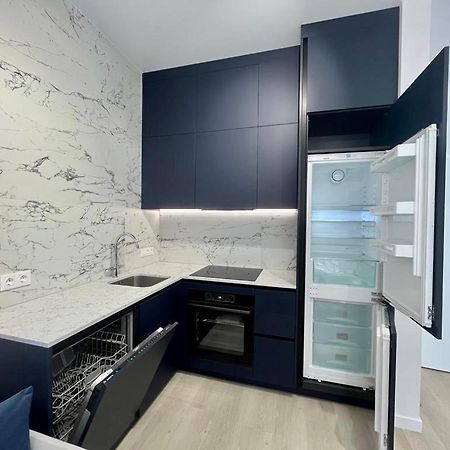 Modern Apartment In The Old Town Kyiv Exterior foto