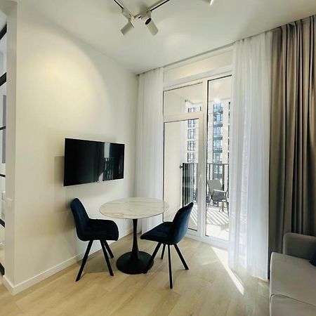 Modern Apartment In The Old Town Kyiv Exterior foto