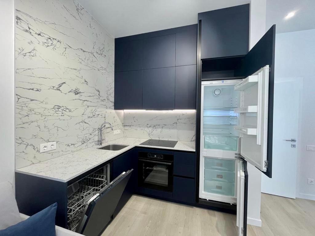 Modern Apartment In The Old Town Kyiv Exterior foto